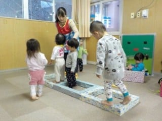 みんなで室内遊びの時間です みんなで室内遊びの時間です
